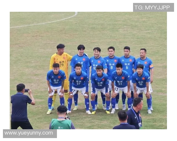 马丁内斯的传奇旅程：从默默无闻到足球巨星的蜕变与辉煌